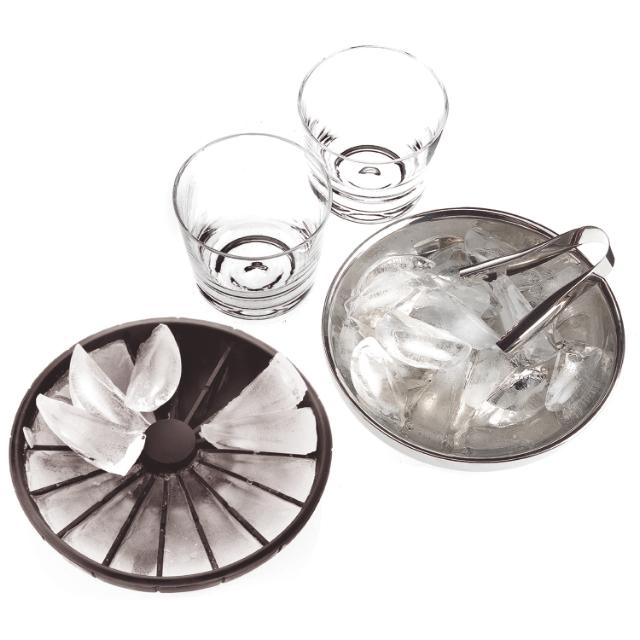 Ice cube cooler - With tong