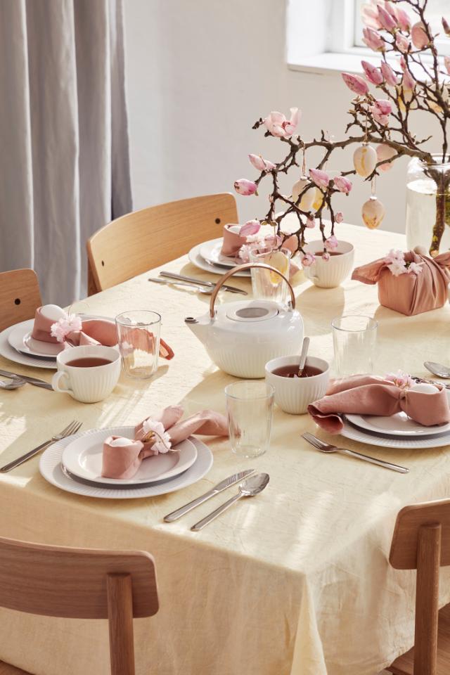 Easter dining decor