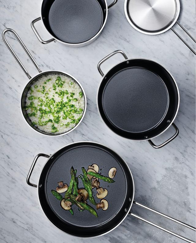 Lifestyle_Photo_1 Stainless steel sauté pan - 24 cm - ceramic Slip-Let® non-stick