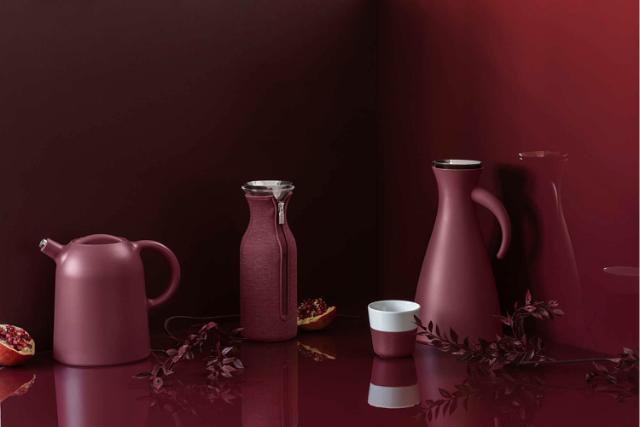 Lifestyle_Photo_1 Rise termokanne - 1 liter - Pomegranate