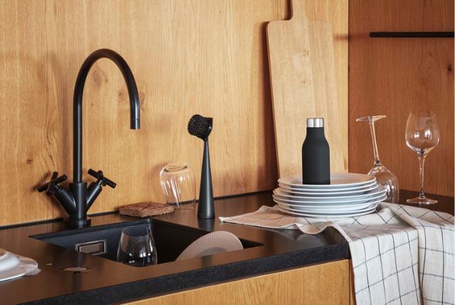 Lifestyle_Photo_1 Squeeze distributeur de savon - black
