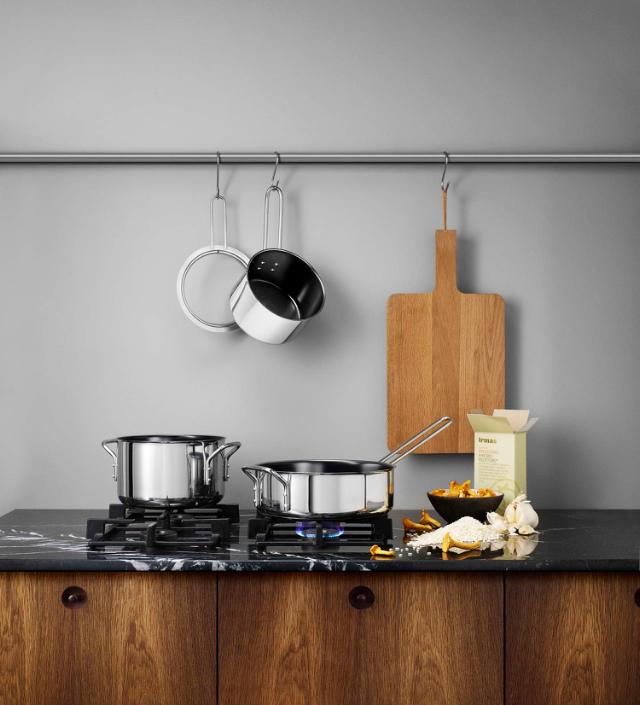 Lifestyle_Photo_2 Stainless steel sauté pan - 24 cm - ceramic Slip-Let® non-stick