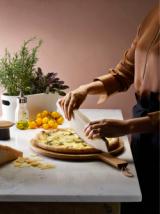Lifestyle_Photo_2 Green tools Pizza & herb knife