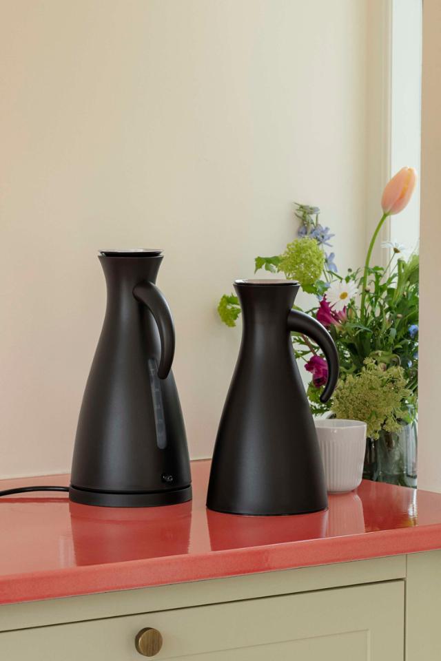 Lifestyle_Photo_4 Termoskanna - 1 liter - Matte svart