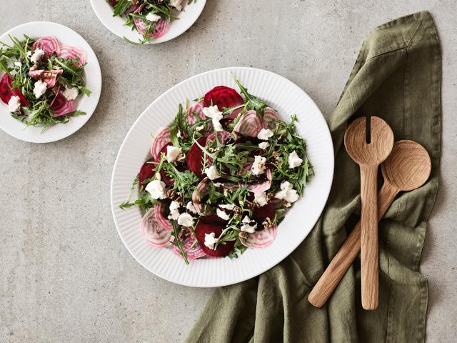 Salade de betteraves, fromage de chèvre et réduction de vinaigre balsamique